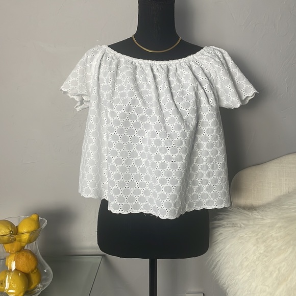 Trafaluc White  Short Top - Picture 2 of 8